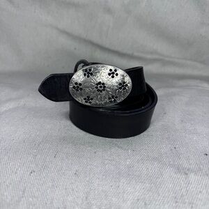 Vintage Women’s Nbel Silver Belt Buckle Leather Made in Italy Belt Sz Medium